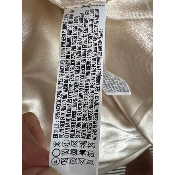 Forever 21 Exclusive Faux Fur Coat Size Large Hook And Eye Closure - Picture 3 of 16